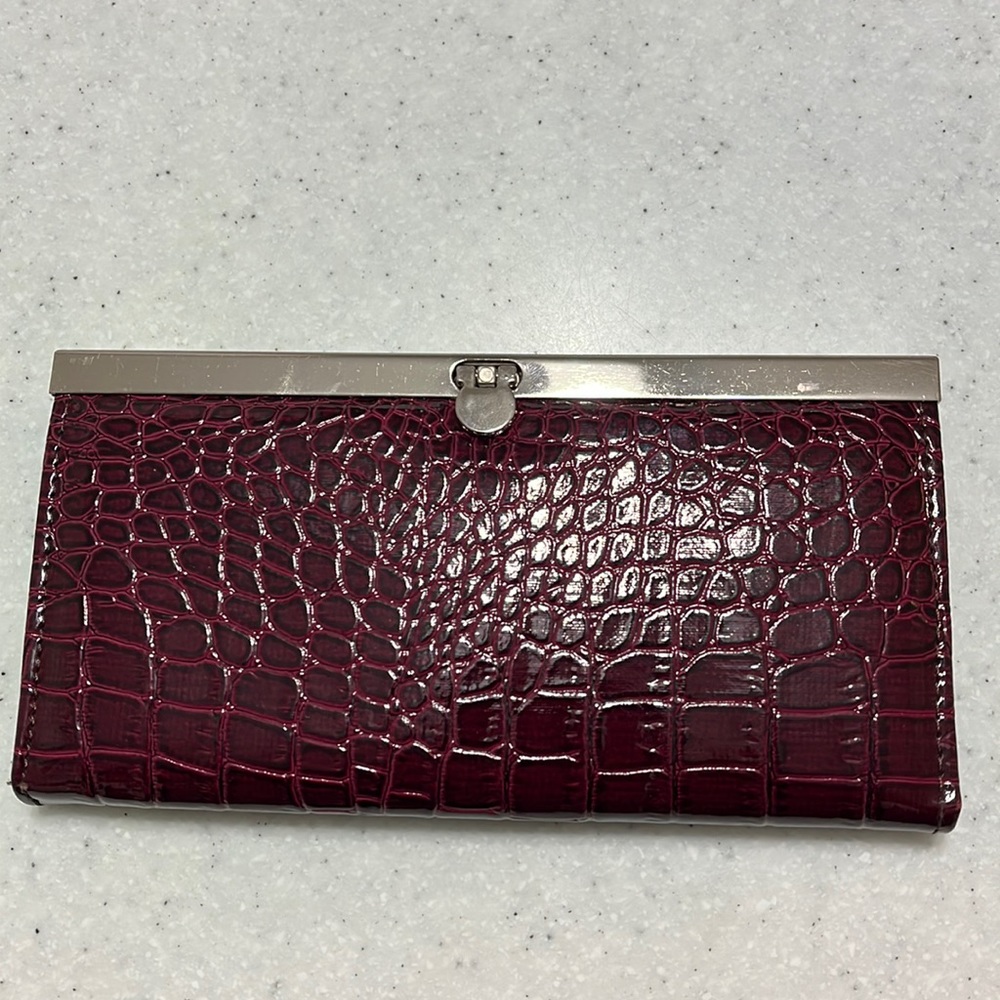 NWOT Faux Alligator Wallet